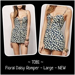 Tobi Floral Daisy Romper Size Large NEW w/tag